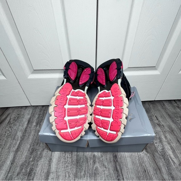 Track Balenciaga’s - Picture 4 of 4